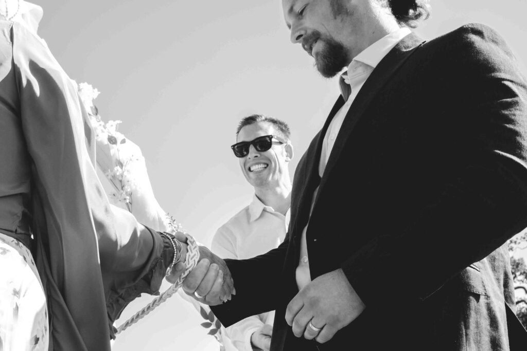 Handfasting handtying